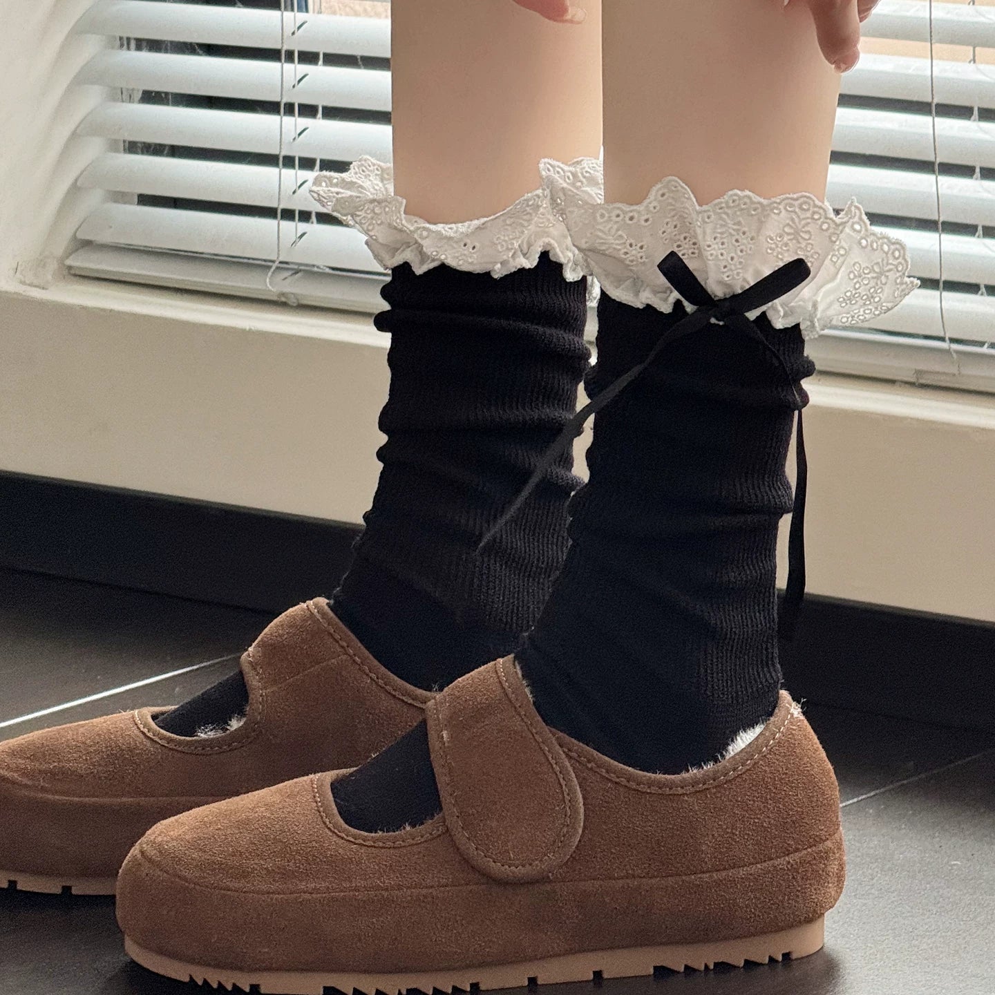 Dcxecsx | Women’s White Mid-Calf Cotton Socks with Lace Trim and Bow Detail, Thick Knit Design for Autumn and Winter Wear